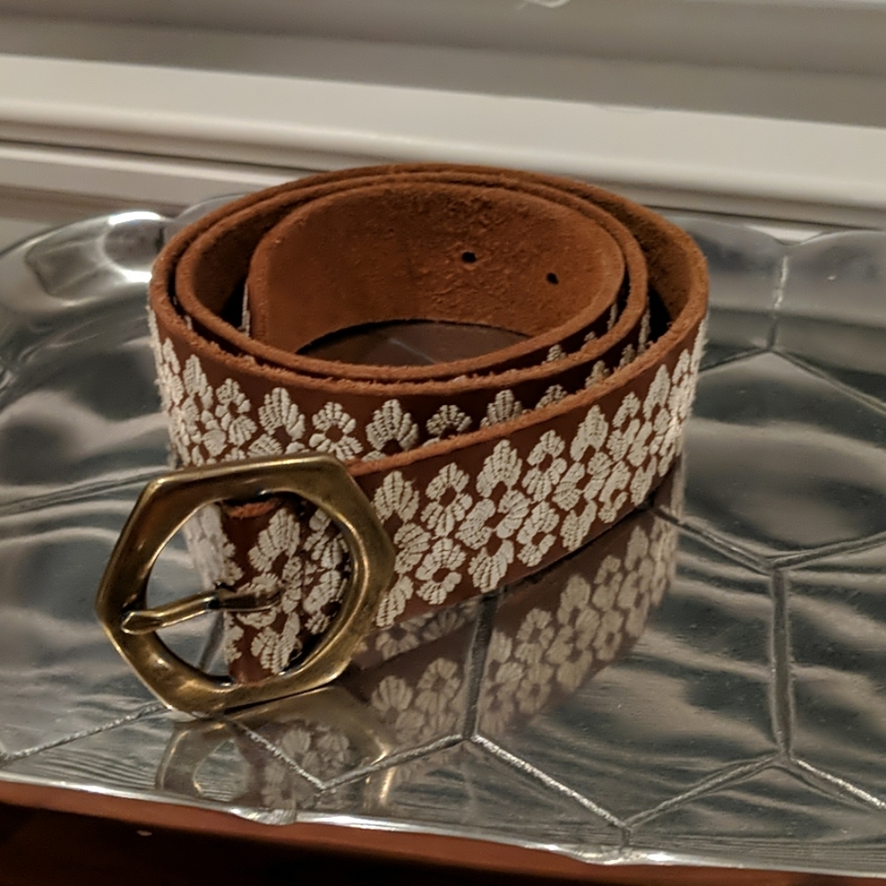 Lucky brand brown embroidered belt